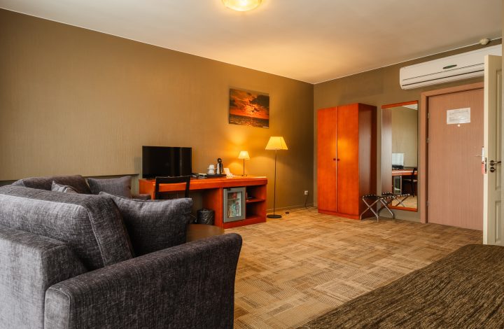 Divvietīgs Biznesa Plus klases numurs ar divguļamo gultu